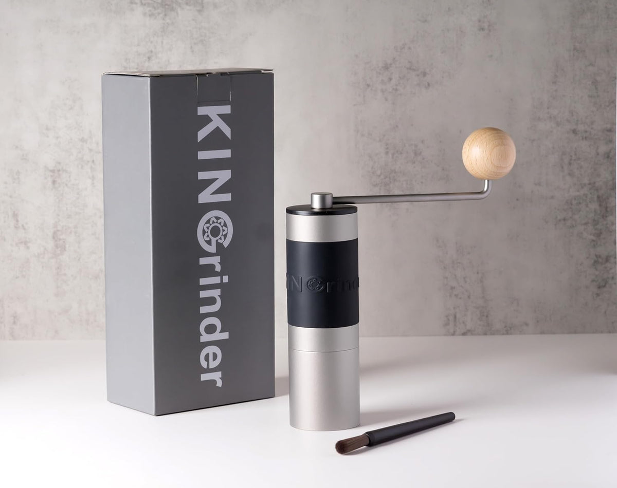 KINGrinder K2 plateado con su caja y el pincel de limpieza