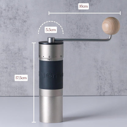Medidas del KINGrinder K6: 17,5 cm de alto, 5,5 cm de diámetro y manivela de 16 cm